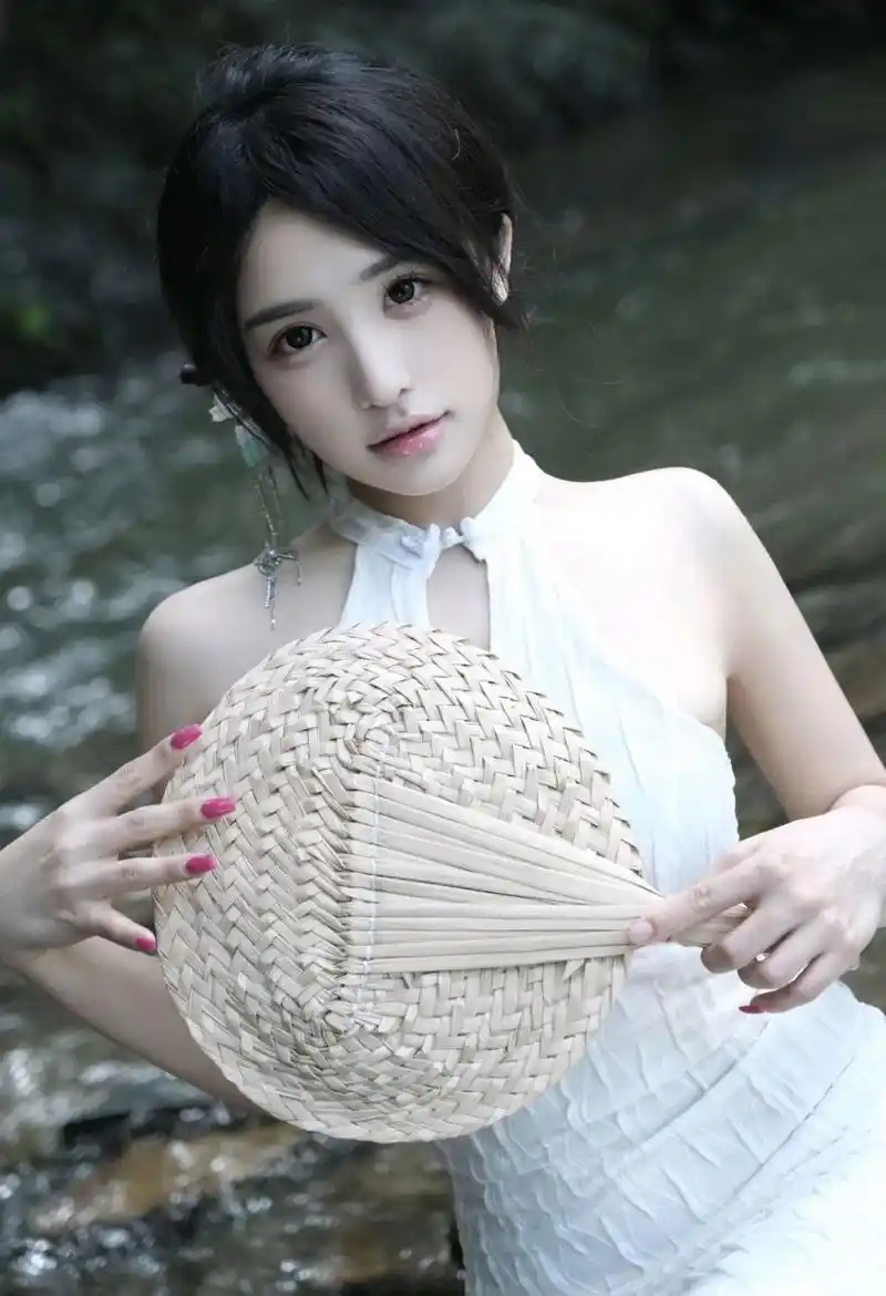 《漫长的季节》修复海报